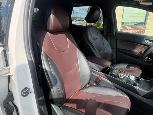 Used 2020 Ford Edge Titanium w/ Equipment Group 301A AWD/4WD image 38