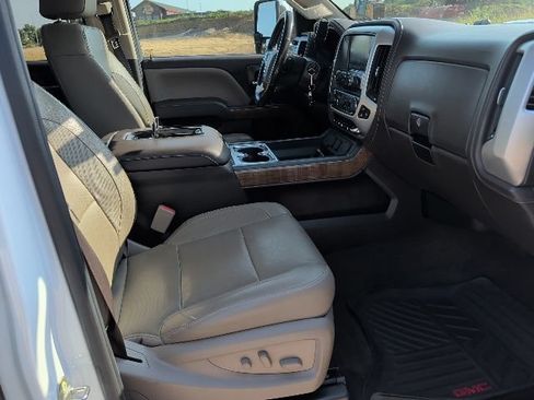 Used 2018 GMC Sierra 2500 SLT w/ Duramax Plus Package AWD/4WD image 11