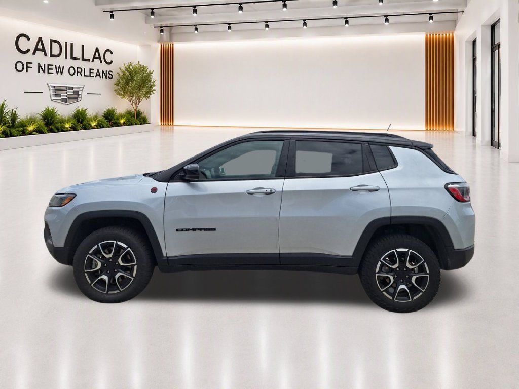 Used 2024 Jeep Compass Trailhawk AWD/4WD image 6