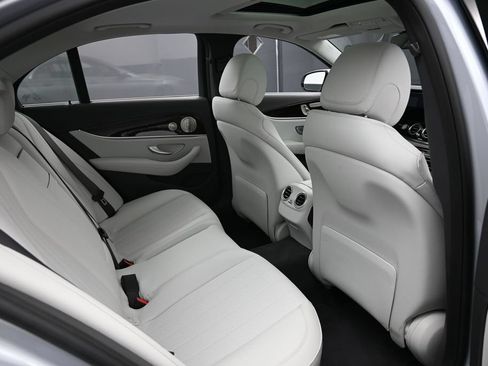 Used 2023 Mercedes-Benz E 350 4MATIC Sedan image 29