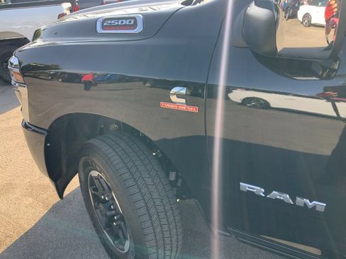 New 2025 RAM 2500 Laramie AWD/4WD image 12