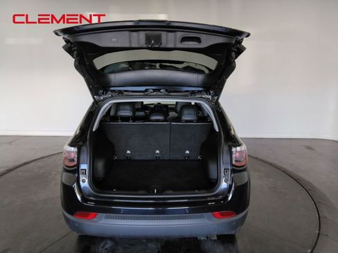 Used 2022 Jeep Compass Limited image 9