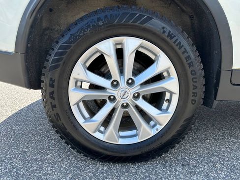 Used 2016 Nissan Rogue SV w/ SV Premium Package AWD/4WD image 16