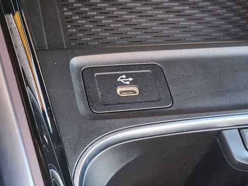 Used 2026 Mercedes-Benz GLB 250 4MATIC image 21