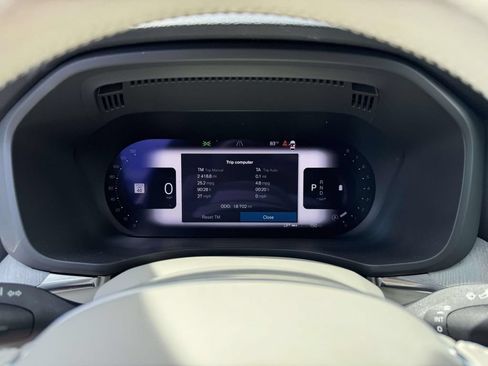 Certified 2025 Volvo XC60 B5 Plus w/ Protection Package Premier AWD/4WD image 23