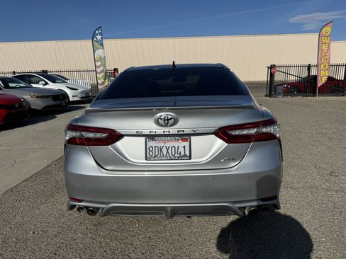 Used 2018 Toyota Camry XSE image 5