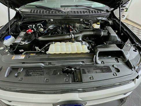 Used 2024 Ford Expedition XLT image 32