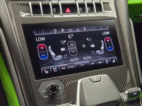 Used 2022 Lamborghini Urus AWD/4WD image 40