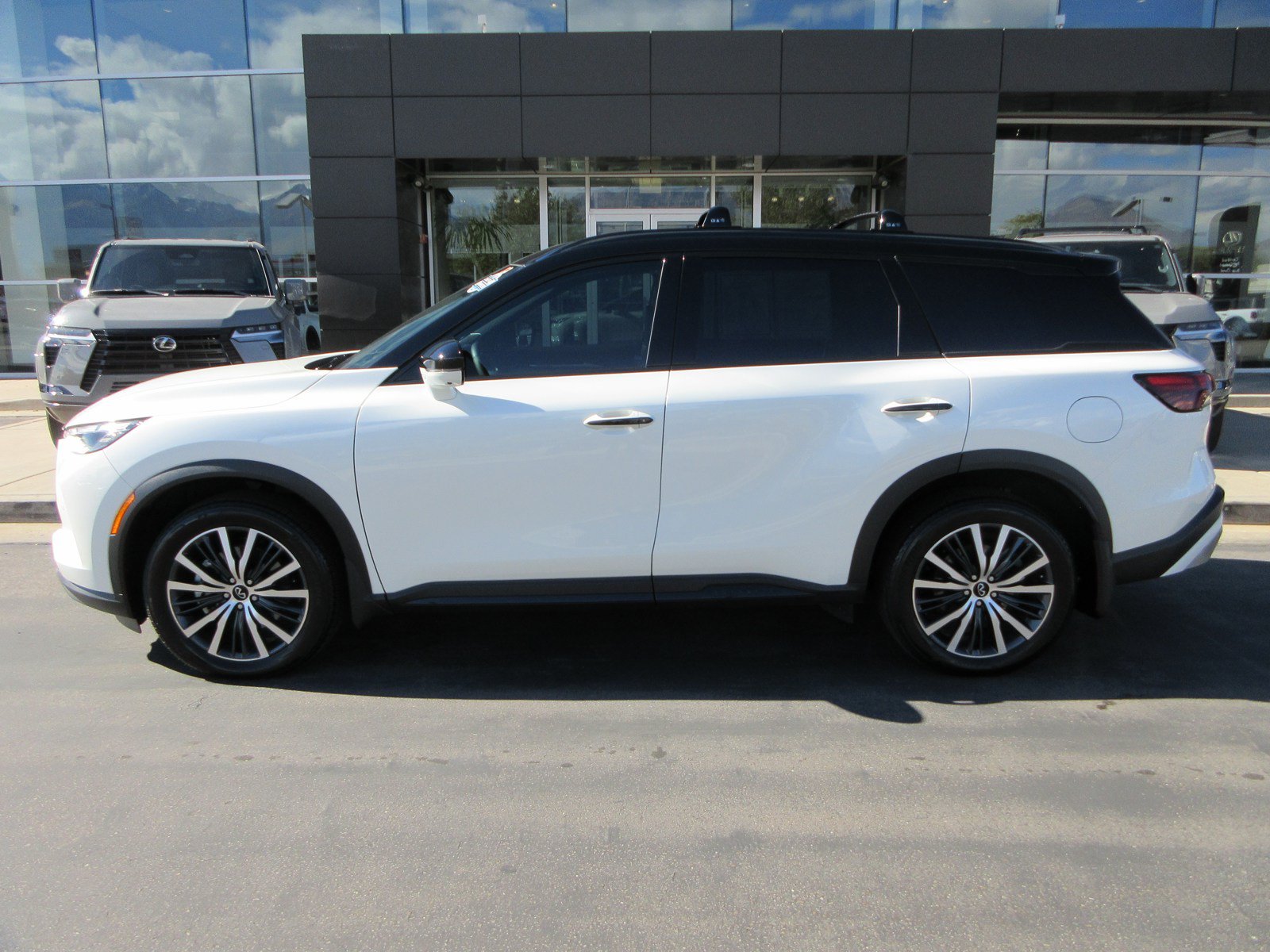Used 2025 INFINITI QX60 Autograph w/ Cargo Package AWD/4WD image 3