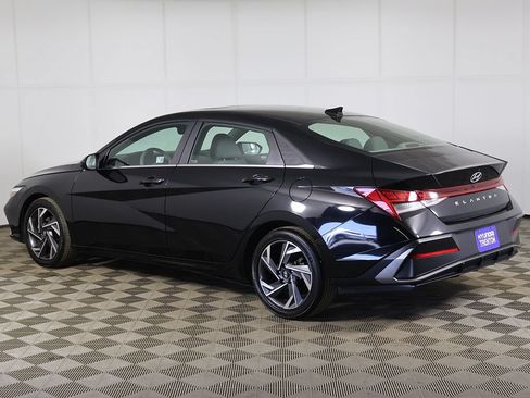 Used 2024 Hyundai Elantra SEL w/ Convenience Package FWD image 10