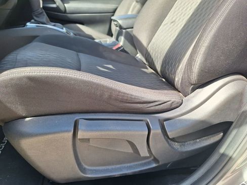 Used 2020 Nissan Rogue S image 9