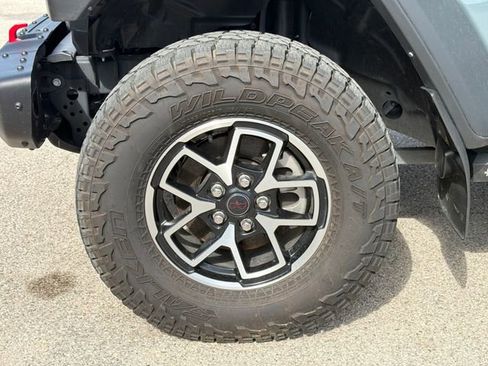 Used 2024 Jeep Gladiator Rubicon w/ Technology Group AWD/4WD image 64