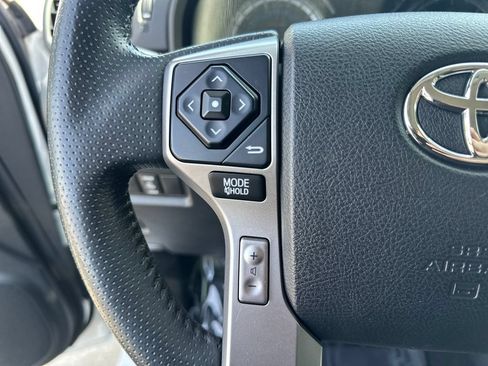 Used 2018 Toyota 4Runner SR5 AWD/4WD image 19