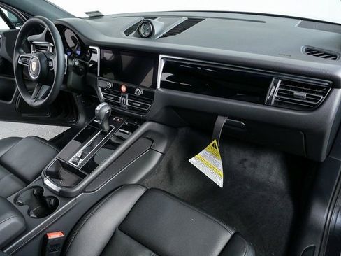 Used 2026 Porsche Macan AWD/4WD image 23