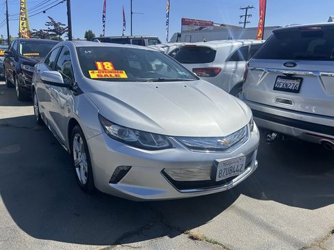 Used 2018 Chevrolet Volt LT image 3