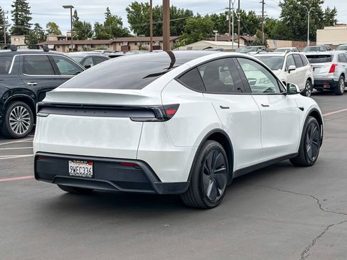 Used 2026 Tesla Model Y 2WD image 4