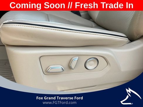 Used 2023 Cadillac Escalade Premium Luxury w/ Performance Package AWD/4WD image 13