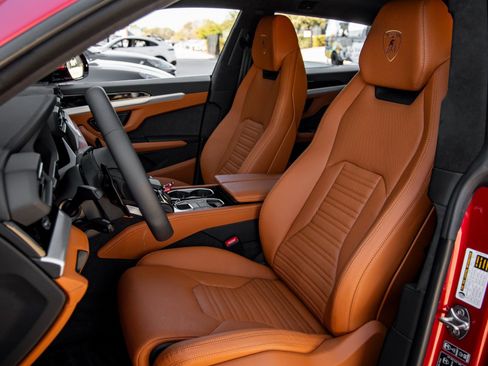 Used 2026 Lamborghini Urus SE image 21