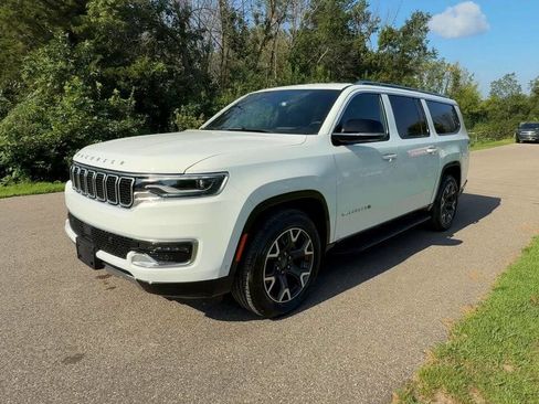 Used 2024 Jeep Wagoneer L Series III w/ Flexible Seating Group image 30