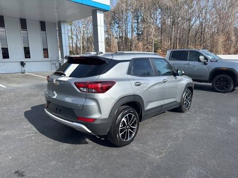 Used 2024 Chevrolet TrailBlazer LT w/ LT Cold Weather Package image 7