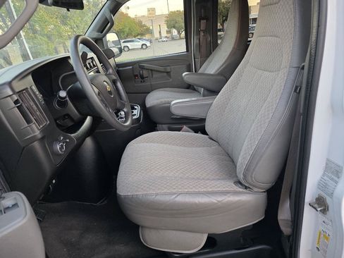 Used 2018 Chevrolet Express 3500 LT w/ LT Preferred Equipment Group RWD image 3