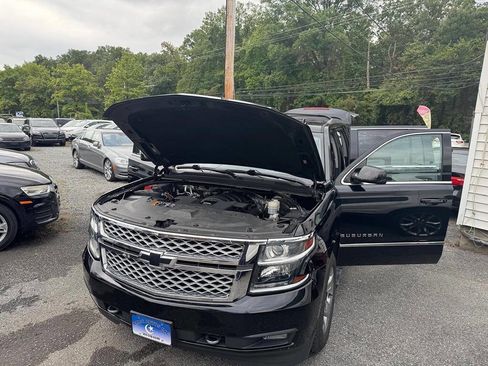 Used 2018 Chevrolet Suburban LT w/ LT Signature Package image 9