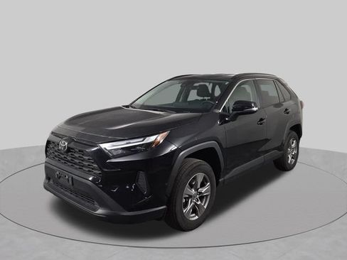 Used 2025 Toyota RAV4 XLE AWD/4WD image 2