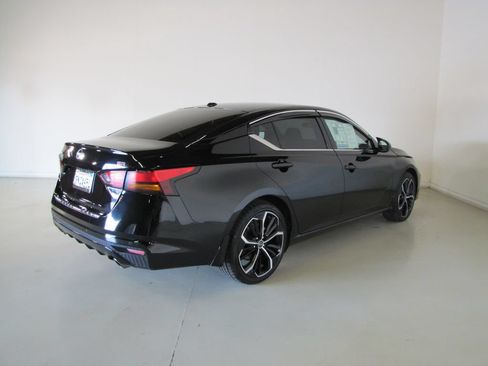 Used 2023 Nissan Altima 2.5 SR FWD image 24