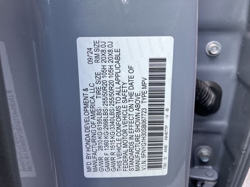 Used 2025 Honda Pilot Sport image 37