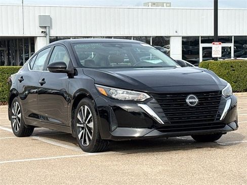 Used 2025 Nissan Sentra SV w/ SV Premium Package image 2