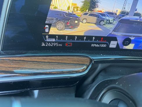 Certified 2024 Cadillac Escalade Premium Luxury image 5