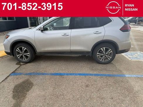 Certified 2020 Nissan Rogue SV w/ Premium Package image 4
