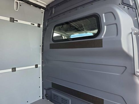 Used 2024 Mercedes-Benz Sprinter 2500 image 6