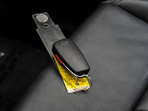 Used 2024 Audi Q3 2.0T Premium w/ Convenience Package image 61