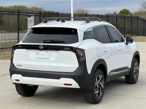 New 2026 Nissan Kicks SV image 4