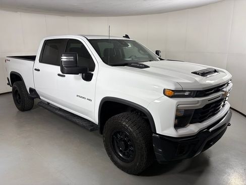 Used 2024 Chevrolet Silverado 2500 Custom w/ Custom Value Package AWD/4WD image 2