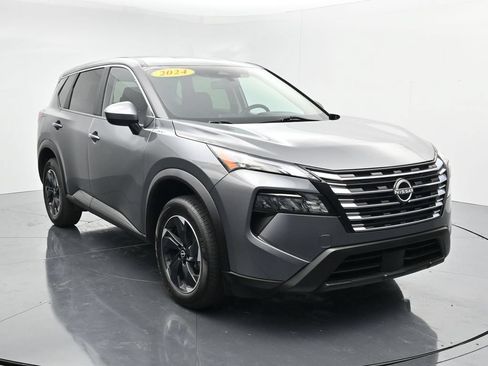 Used 2024 Nissan Rogue SV AWD/4WD image 2