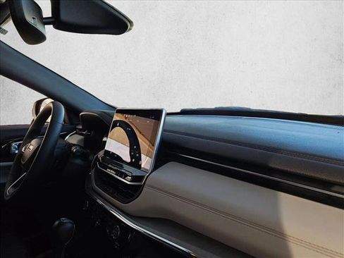 Used 2023 Jeep Compass Limited image 24