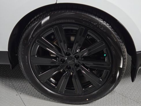 New 2026 Land Rover Range Rover Long Wheelbase SE image 10