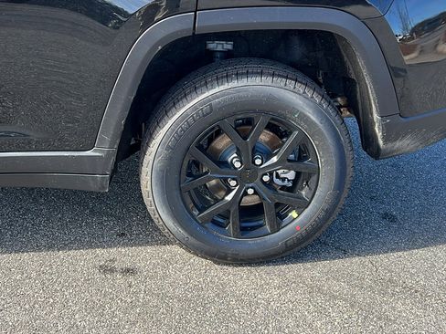 New 2026 Jeep Grand Cherokee Altitude image 12