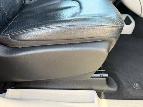 Used 2022 Chrysler Pacifica Touring-L image 14