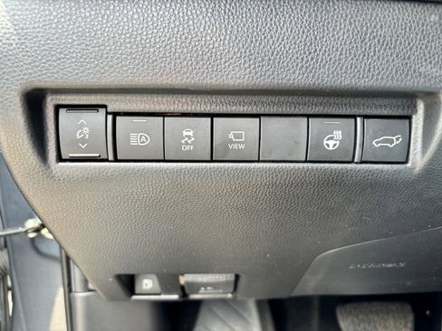 Used 2022 Toyota Venza Limited AWD/4WD image 29