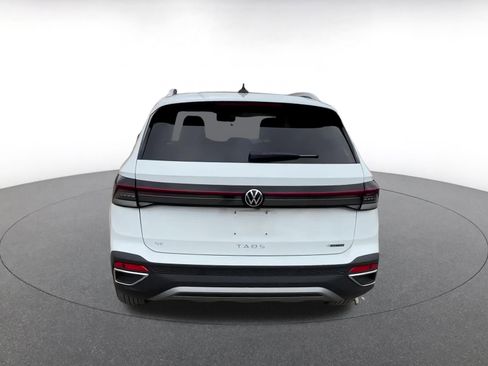 Used 2025 Volkswagen Taos SE image 12