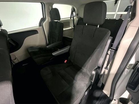 Used 2019 Dodge Grand Caravan SE w/ UConnect Hands-Free Group image 23