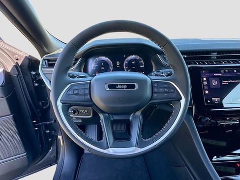 New 2025 Jeep Grand Cherokee L Laredo image 7