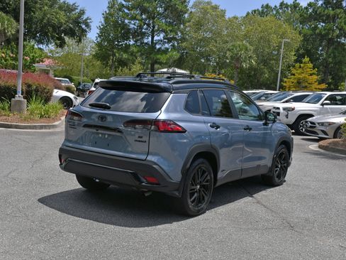 Used 2024 Toyota Corolla Cross AWD Hybrid w/ Moonroof Package image 4