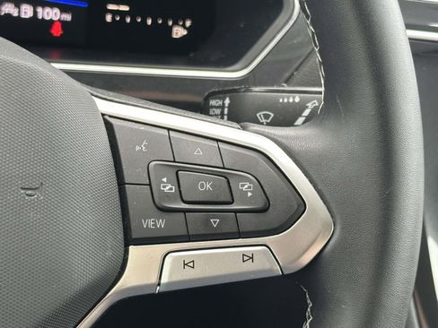 Used 2023 Volkswagen Tiguan SE image 23