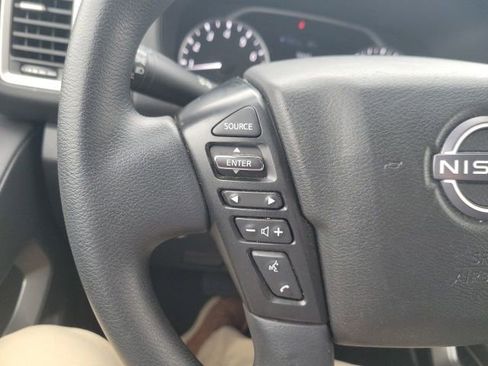 Used 2024 Nissan Frontier SV image 12