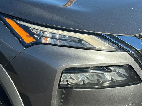 Used 2023 Nissan Rogue S AWD/4WD image 9