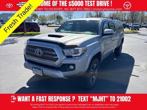 Used 2017 Toyota Tacoma TRD Sport w/ Tow Package image 4